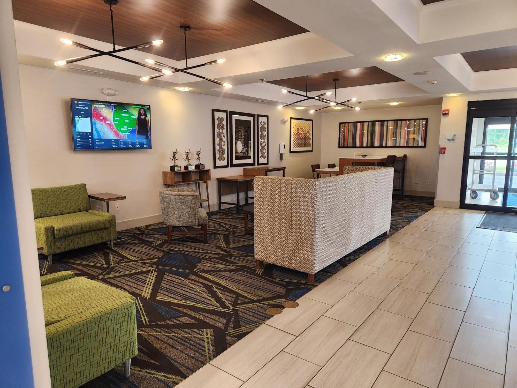 Holiday Inn Express Hotel & Suites Crawfordsville By Ihg Exterior photo